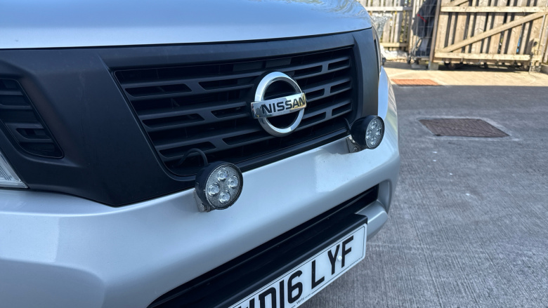 Nissan Navara Np300 Diesel Double Cab Pick Up N-Connecta 2.3dCi 190 4WD